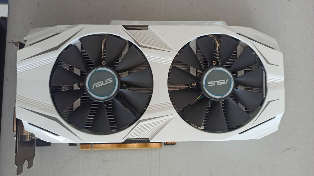 Vând unitate PC gaming