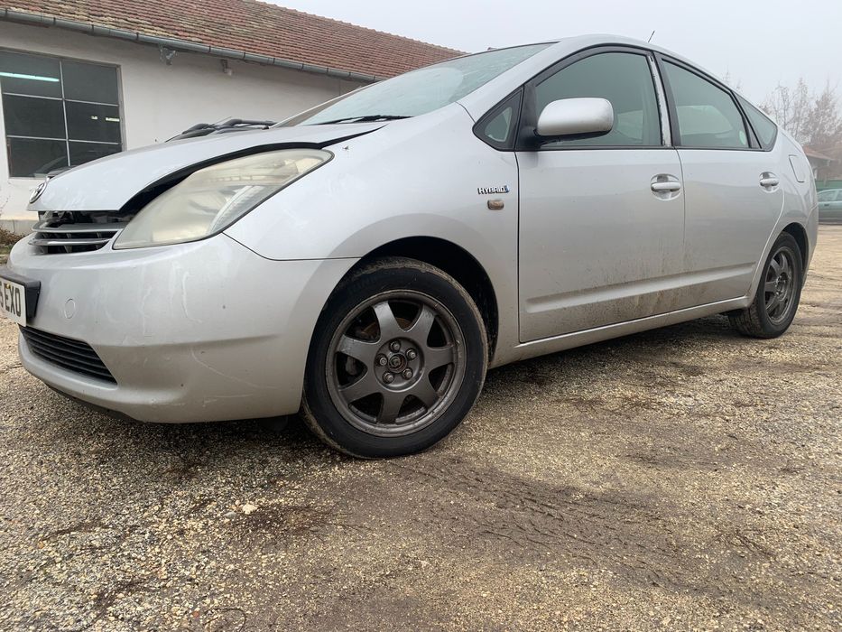 На части Toyota Prius II T3