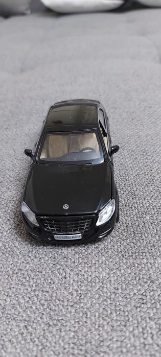 MACHETĂ MERCEDES - BENZ din metal de colecție scara 1 / 32