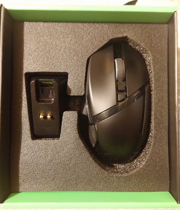 Razer Basilisk Ultimate Wireless + Charging Dock + Extra Mouse (Pentru Piese)
