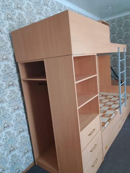 Двухъярусная кровать