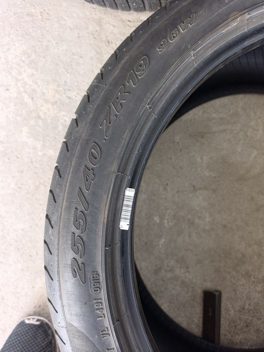 2 Броя 255/40/19 Pirelli 7mm
