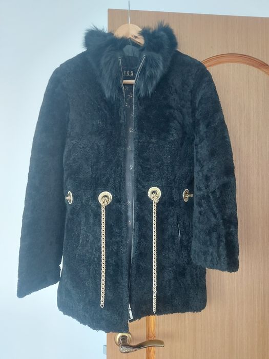 Ақ Шуба қара белдігі бар 44 размер