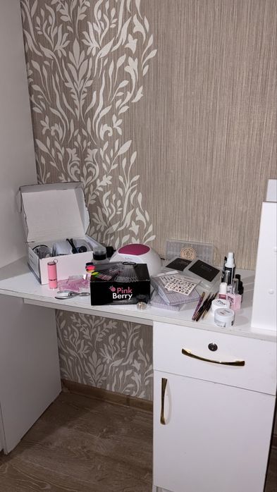 маникюр набор, стол, лампа