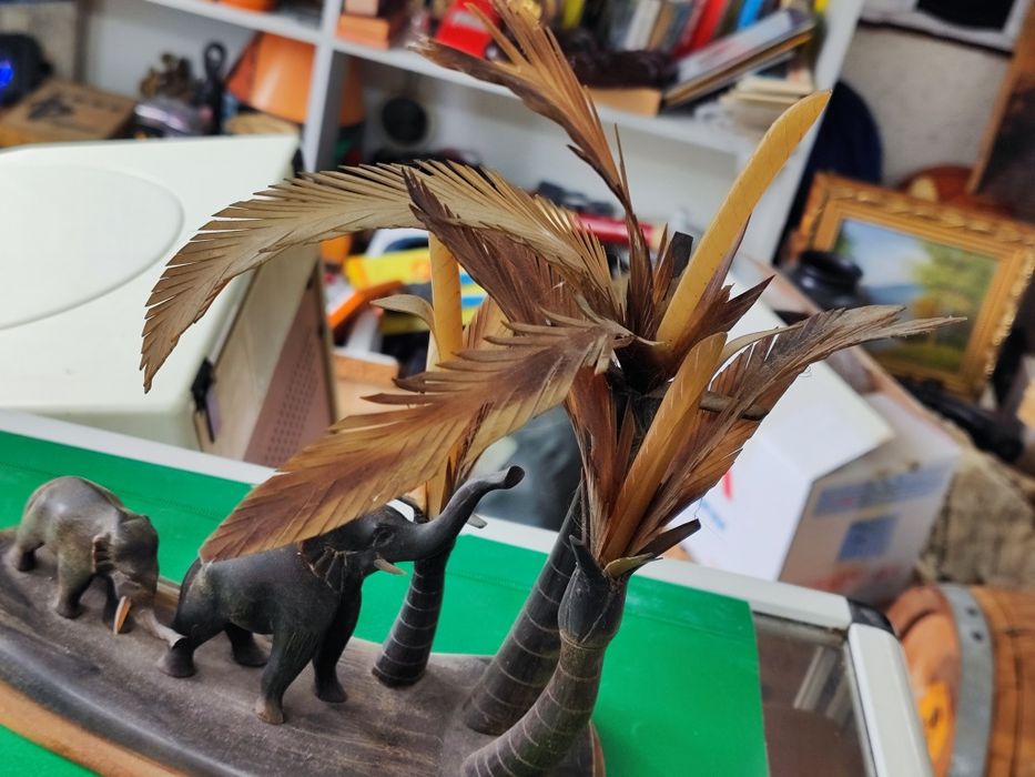 Статуетка от кост рог слончета слон