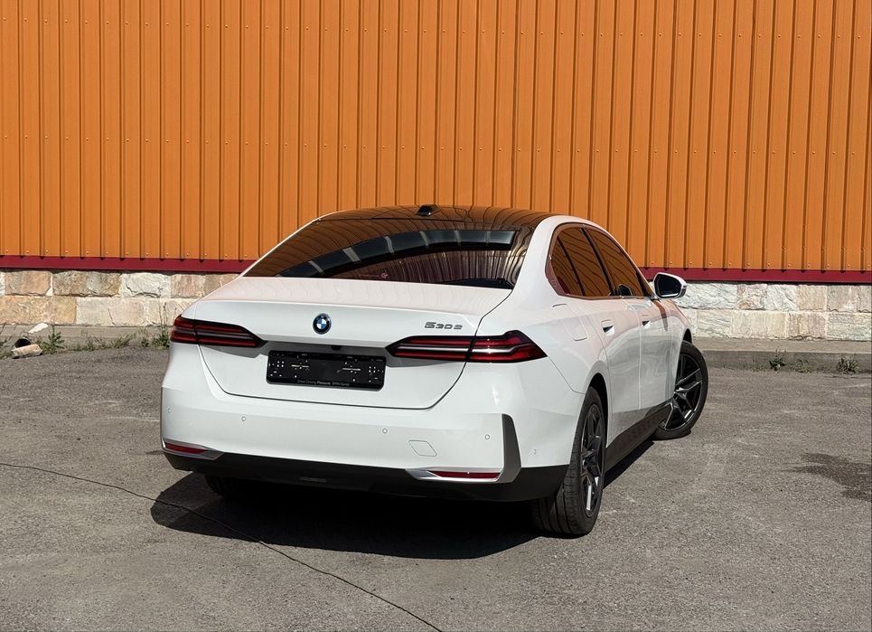 BMW 530e Hybrid  2025г.  В НАЛИЧИИ