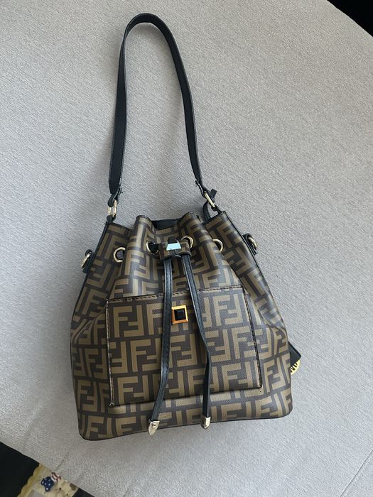 Чанта среден размер