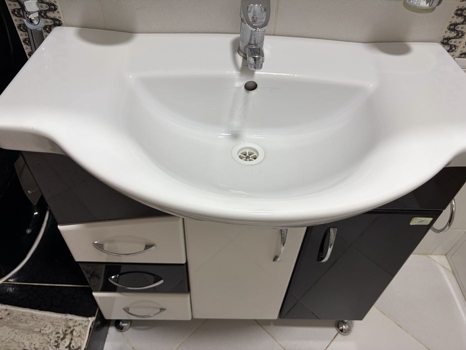 Раковина с тумбой