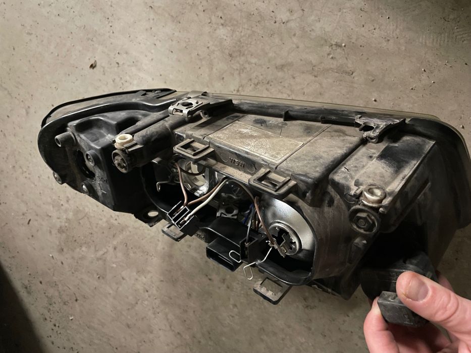 Ляв фар и халогени за Ауди А3 2002г