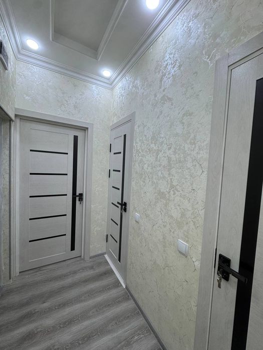 Срочно сдаётся 1комнатная переделанная  в 2х. Свежий евроремонт в ТТЗ