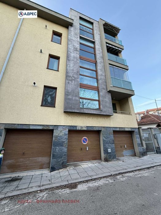 Продава се Многостаен апартамент в Плевен, Идеален център - 130 кв.м за 981 €/кв.м - Снимка #1