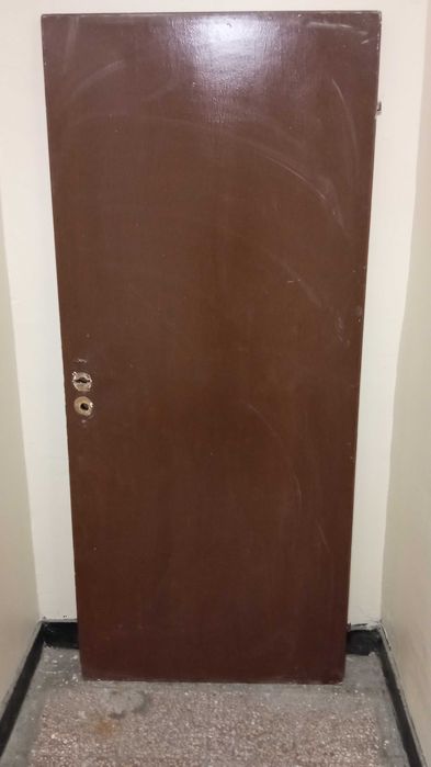 Панелна врата, Входна врата шпервана