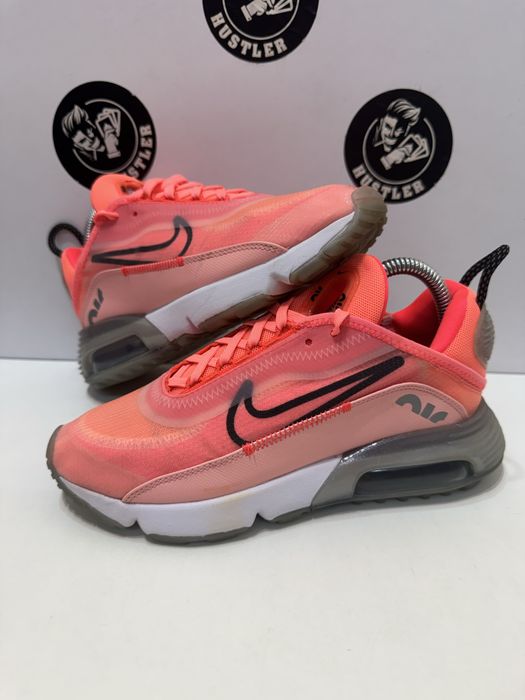 Маратонки NIKE AIR MAX 2090. Номер 37.5