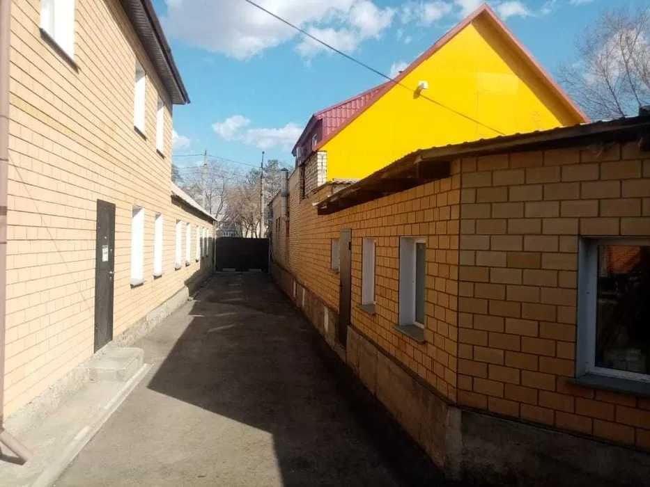 Коммерческие здания склад 43 м2 и гараж 31 м2 + свободная земля 100 м2