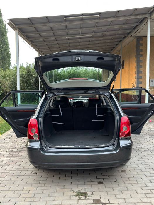 Продам тойота авенсис