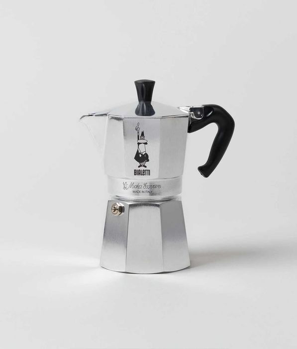 Гейзерная кофеварка Bialetti Moka Express 4 cup. Новая! Made in Italy!