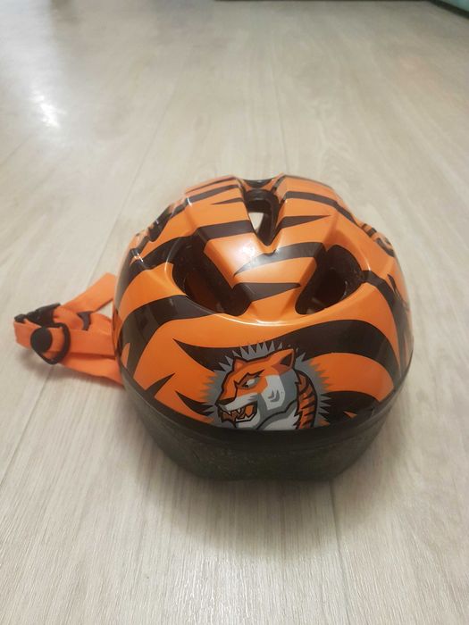 Продам шлем защитный детский б/у