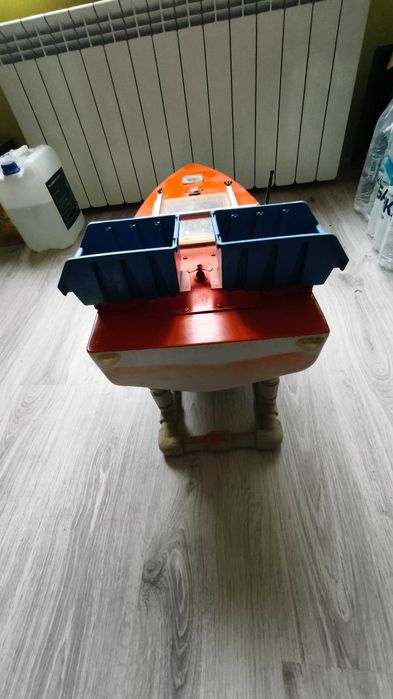 Лодка за захранка