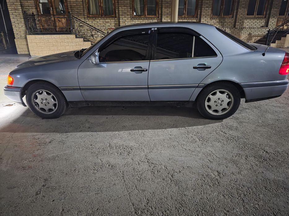 Yaxshi holatda mashina, mexanika, benzin propan, yangi balonlar,