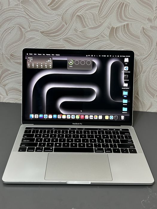 Продам MacBook Pro 13 с touch bar