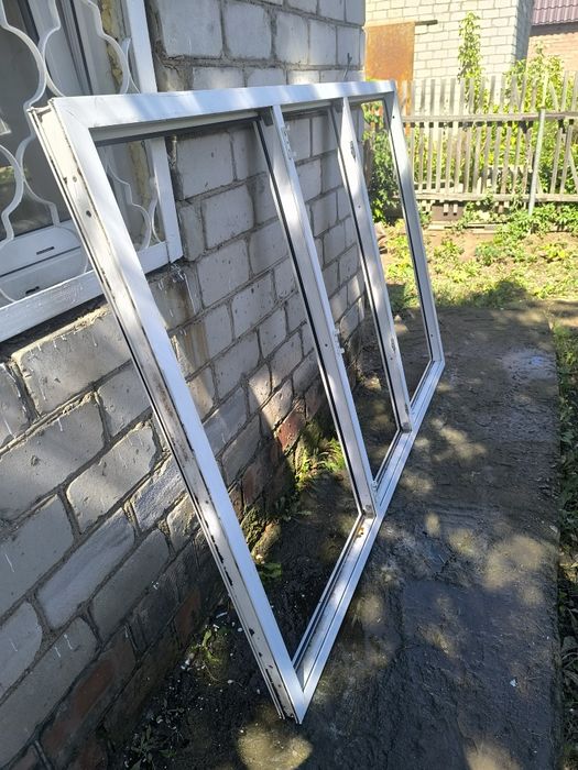 Пластиковые рамы без стекол б/у