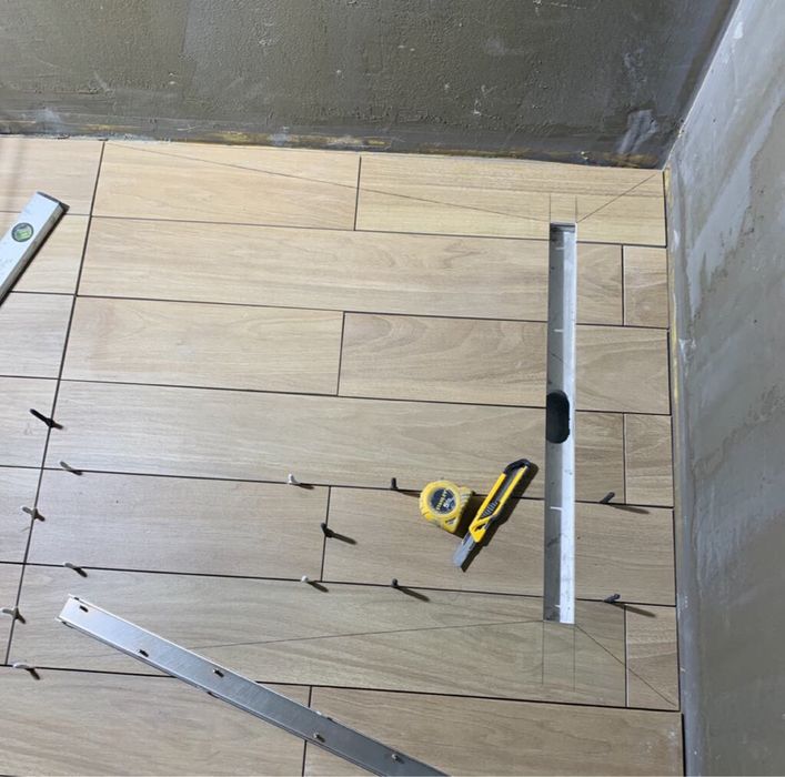 Montez mocheta. Montam gresie ,faianta ,travertin,trepte, granit.