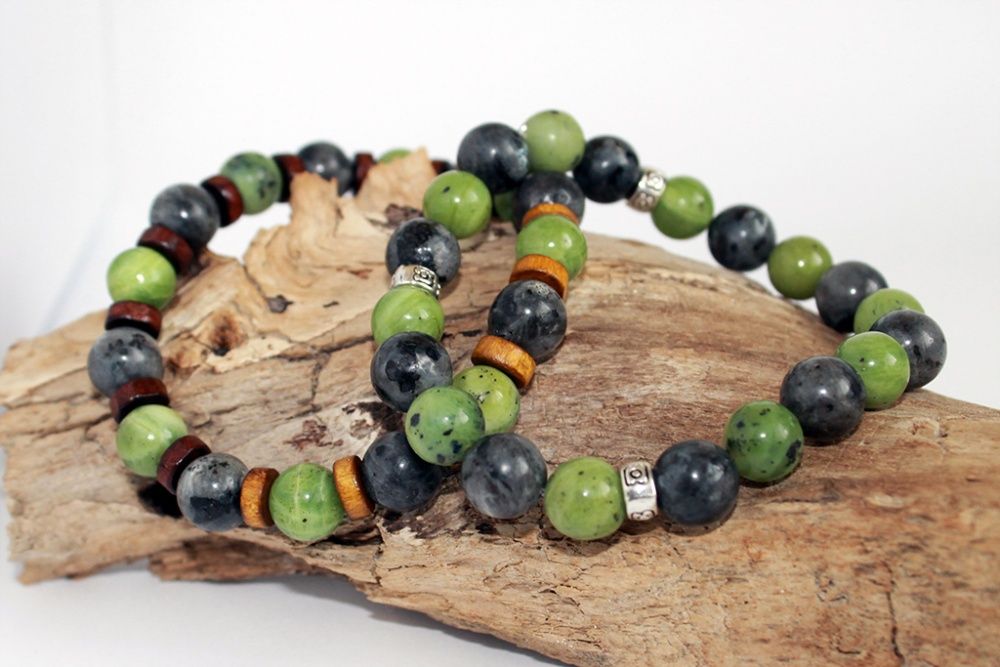 Ръчно изработена гривна от полускъпоценни камъни (Нефрит и Лабрадорит)