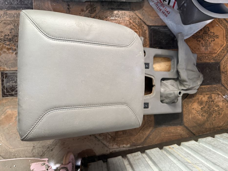 Подлокотник Land Cruiser 105