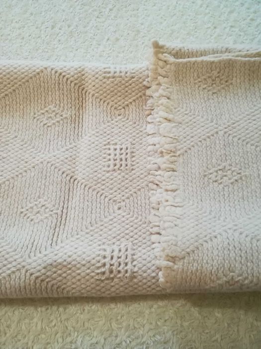 Вълнено одеало за легло