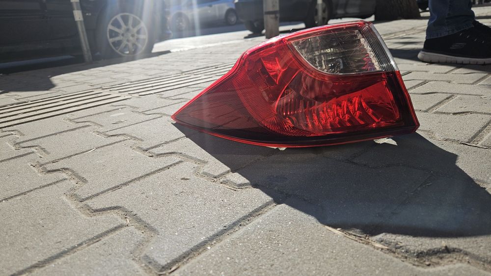 Ляв външен стоп за Mazda premacy 5 2012