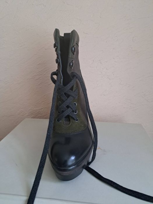 Продам ботильоны фирмы Santoni. Новые.