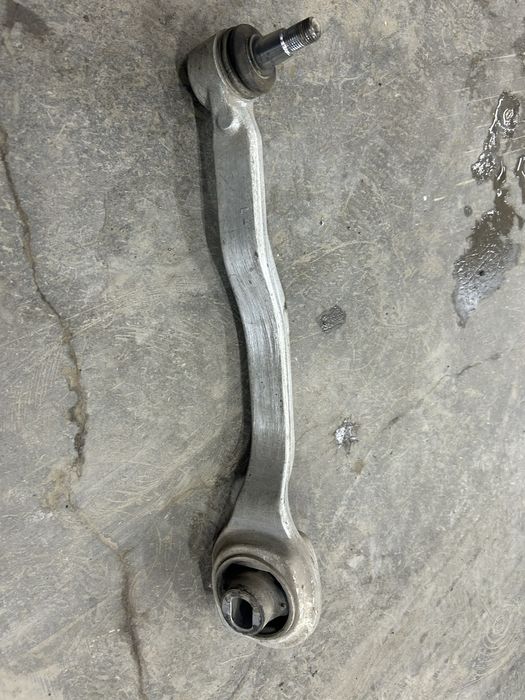 W211 Мерседес нижний продольный рычаг с лева