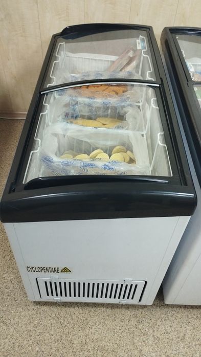 Витрины и морозильные лари продам