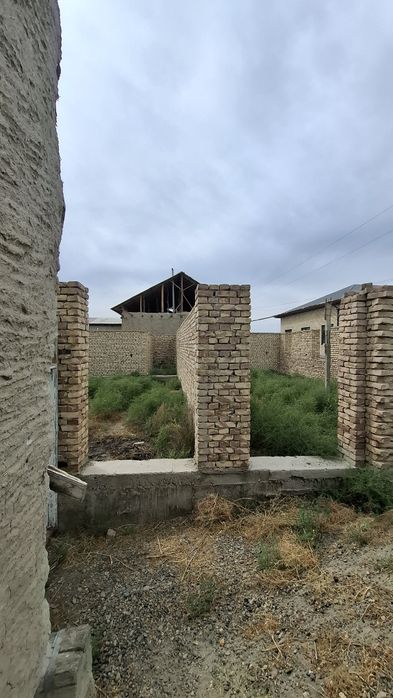 Qurilishi tugallanmagan uchastka