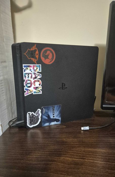 PlayStation 4, 1TB + телевизор и аксесоари