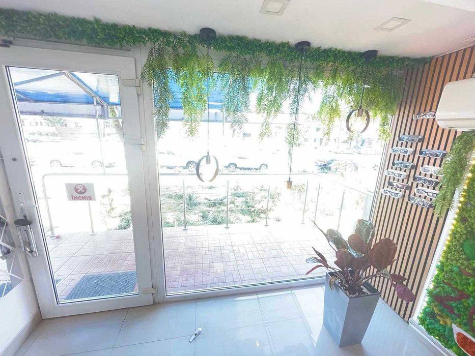 Proprietar ,ofer spatiu birouri cabinete  vitrina stradala cat tot peretele la bulevard intrare separat din strada  61 mp 3 camere  2 holuri