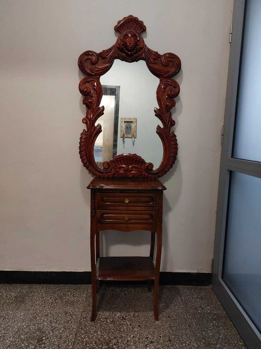 Шкаф и огледало с дърворезба