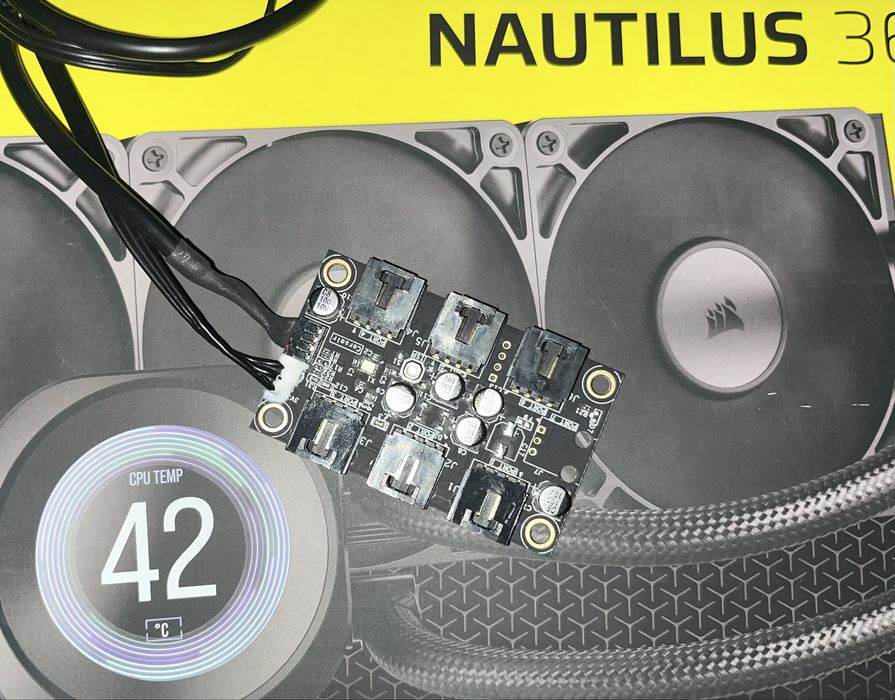 HUB Corsair iCUE Lighting Node CORE Fan/Cooler RGB Controller