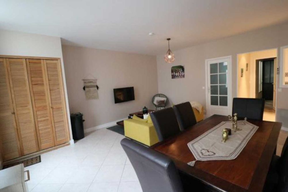 Дава се под наем Тристаен апартамент в Пловдив, Гагарин - 90 кв.м за 270.3 € - Снимка #2