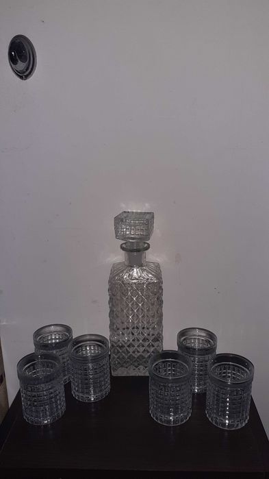 Комплект гарафа + 6 чаши за ракия.