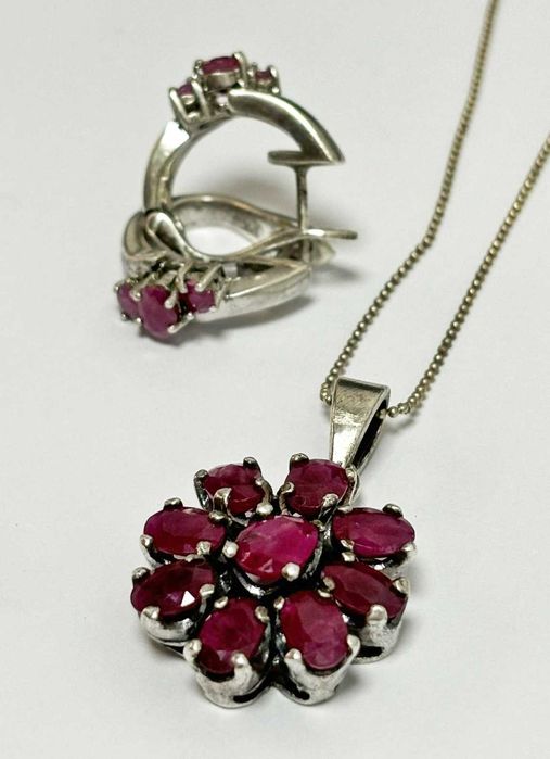 inel, cercei si medalion din argint cu rubine naturale fatetate
