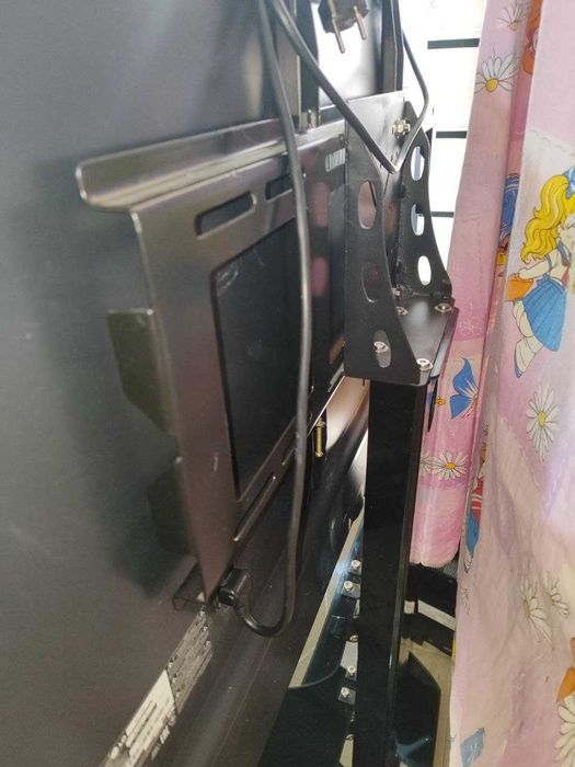 Подставка под телевизор стеклянная