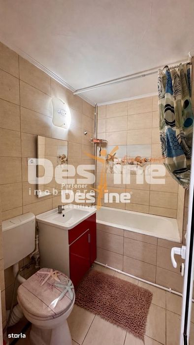 Apartament cu 3 camere, semidecomandat - aproape de centru