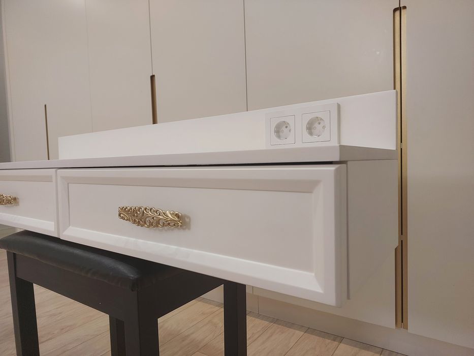 Подвесной туалетный столик из МДФ