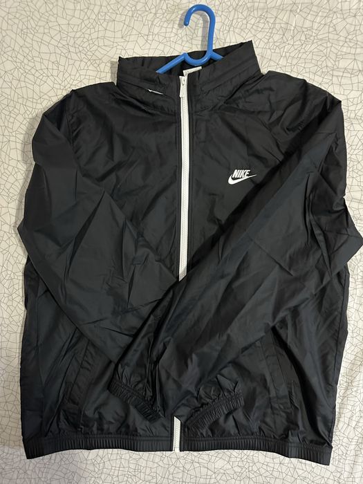 Jacheta Nike de vanzare