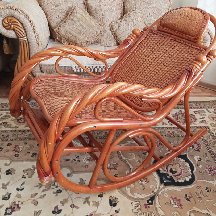 Продам кресло качалка