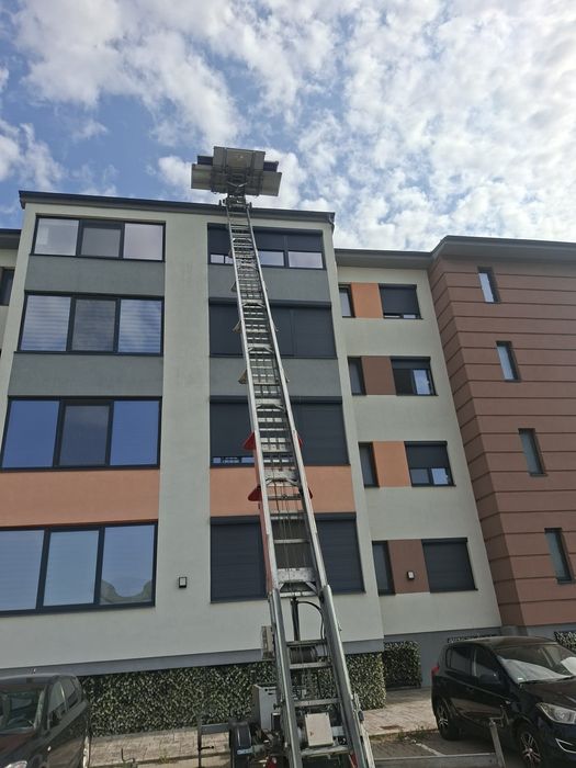 Închiriez lift exterior