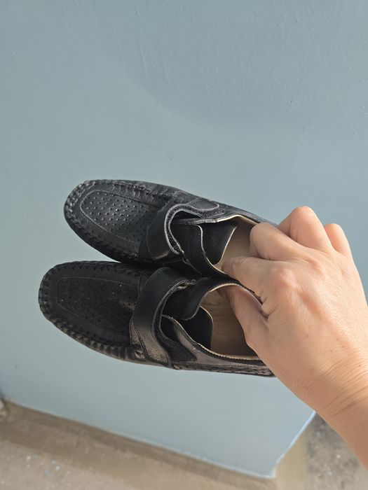 Туфли на мальчики 33 и 37 размер!