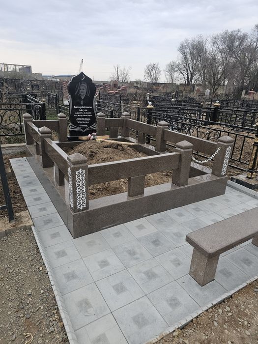 Ескерткіш Қорған Памятники ограды