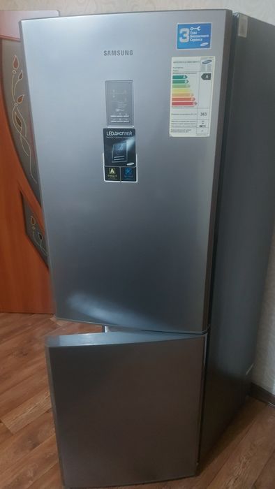 Холодильник Samsung